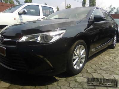 Location Voiture luxe Toyota Camry Noir GLX à Douala