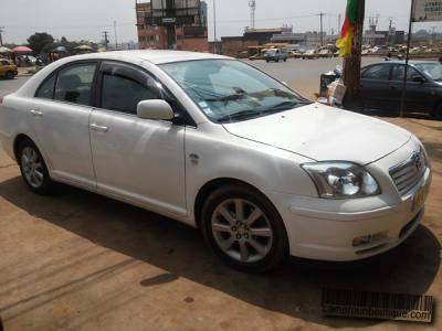 Location voiture berlines Toyota Avensis luxe à Yaoundé