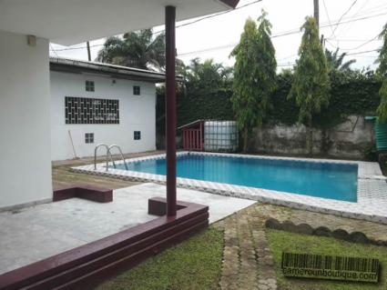 Villa meublée avec piscine à Douala Bonapriso