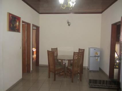 Salle à manger studio meublé à louer Yaoundé Tropicana